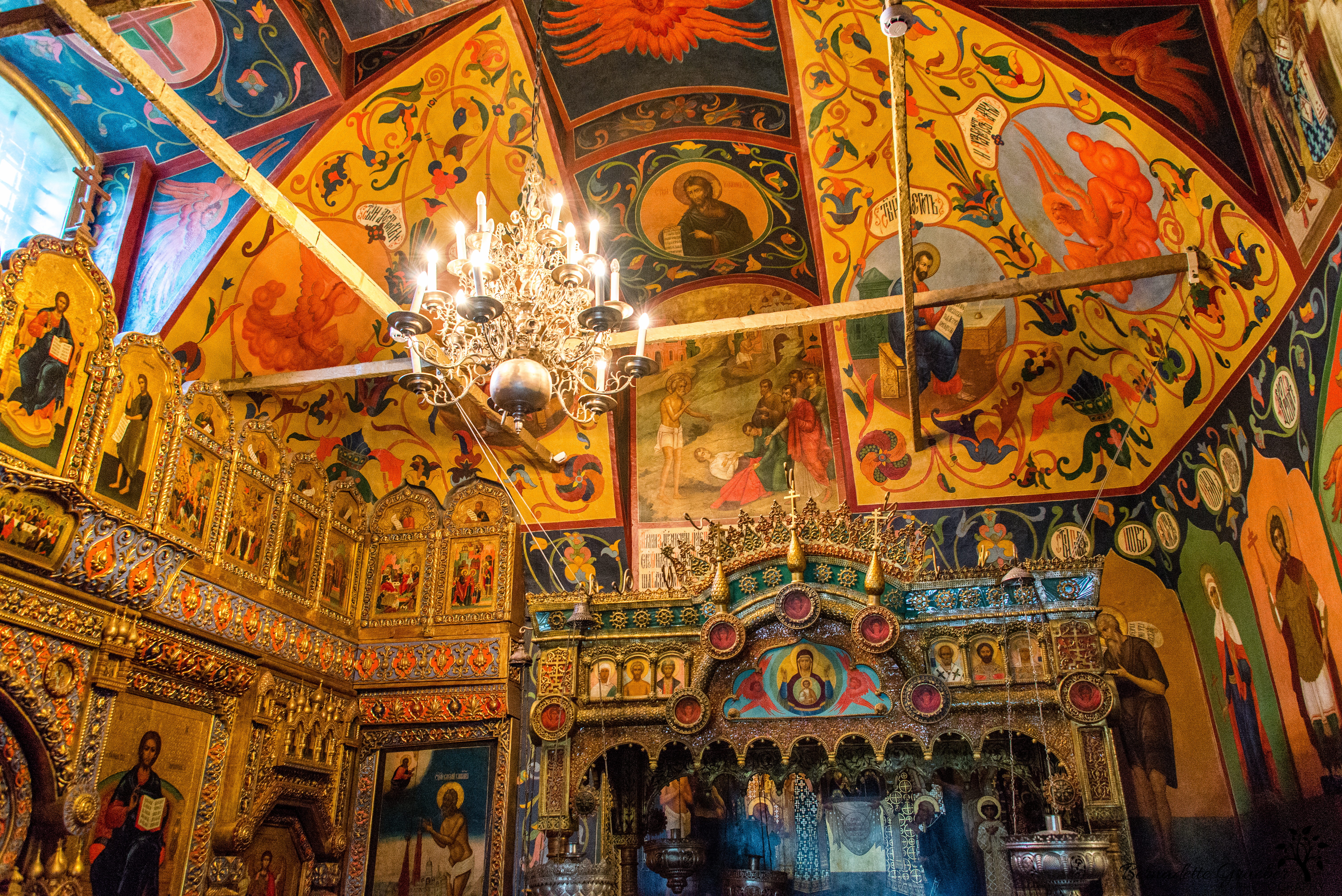 interior-of-basilica-moscow-1