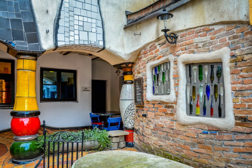 kunst-haus-wien-columns