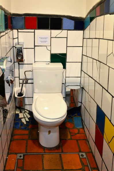 kunst-haus-wien-toilet